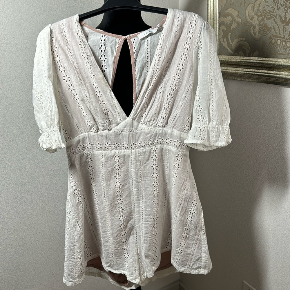 LUSH white eyelet V cleavage nude lining cotton romper Sz L
